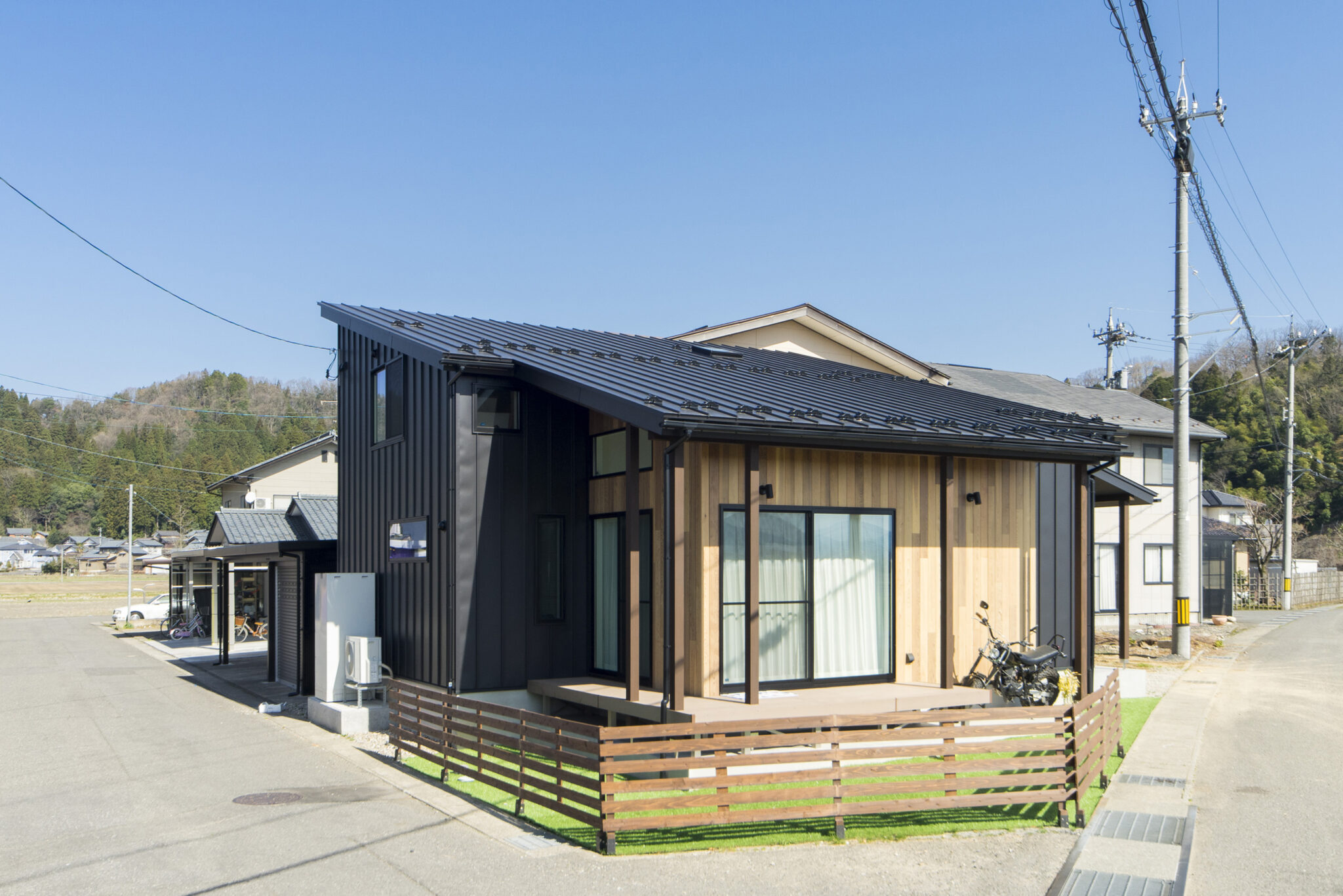 ガルバリウム・片流れ屋根のモダンな平屋事例|ガルバリウムの価格・メリット・デメリットなど紹介 | 福井の注文住宅・工務店ノークホームズ