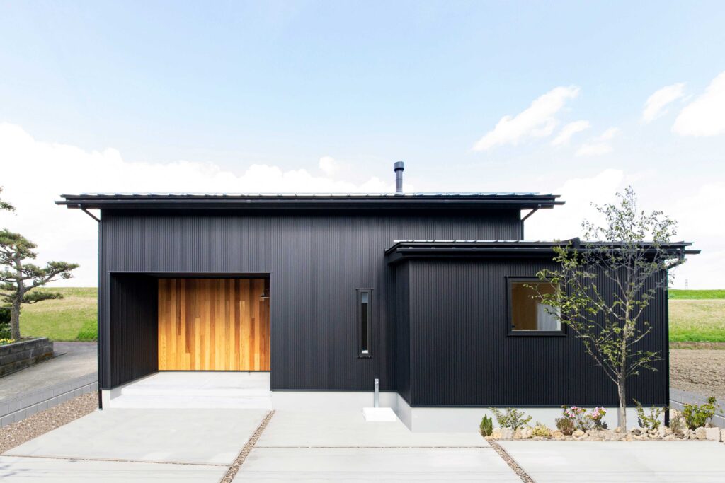 平屋の屋根をおしゃれに見せるポイント｜地域の気候に合うおすすめ屋根素材と種類｜外観事例｜ノークホームズ