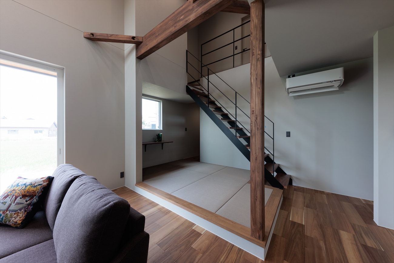 1.5階建て×ヴィンテージ 小上がりと回遊動線で、家族がつながる家｜福井県福井市注文住宅