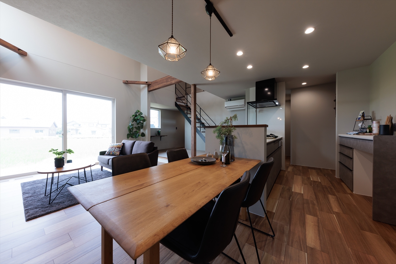 1.5階建て×ヴィンテージ 小上がりと回遊動線で、家族がつながる家｜福井県福井市注文住宅