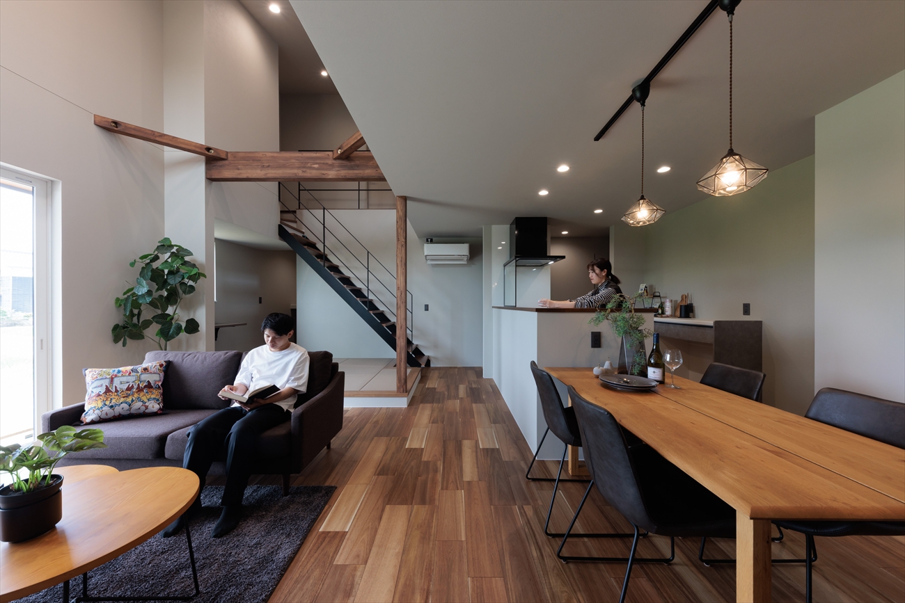 1.5階建て×ヴィンテージ 小上がりと回遊動線で、家族がつながる家｜福井県福井市注文住宅