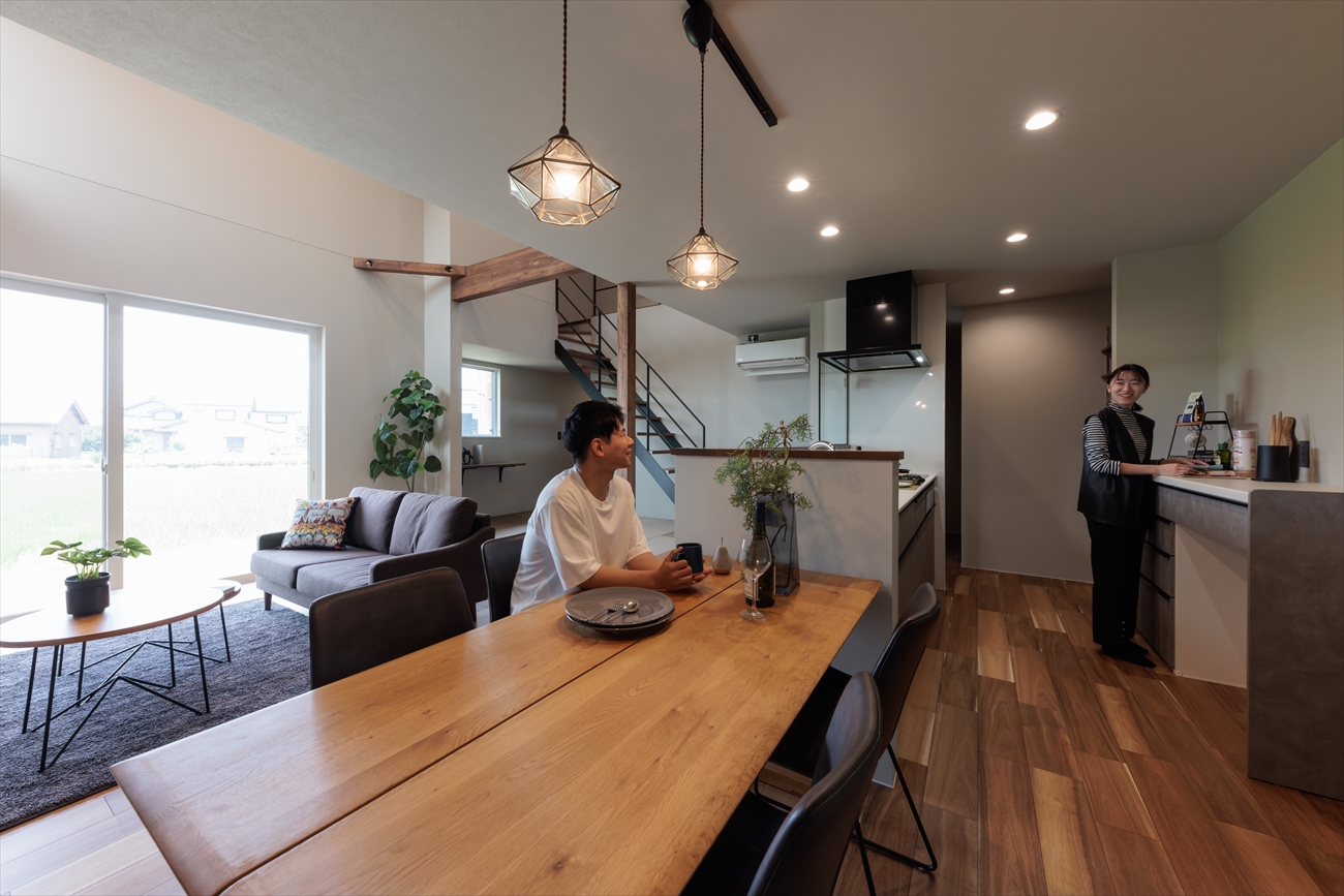 1.5階建て×ヴィンテージ 小上がりと回遊動線で、家族がつながる家｜福井県福井市注文住宅