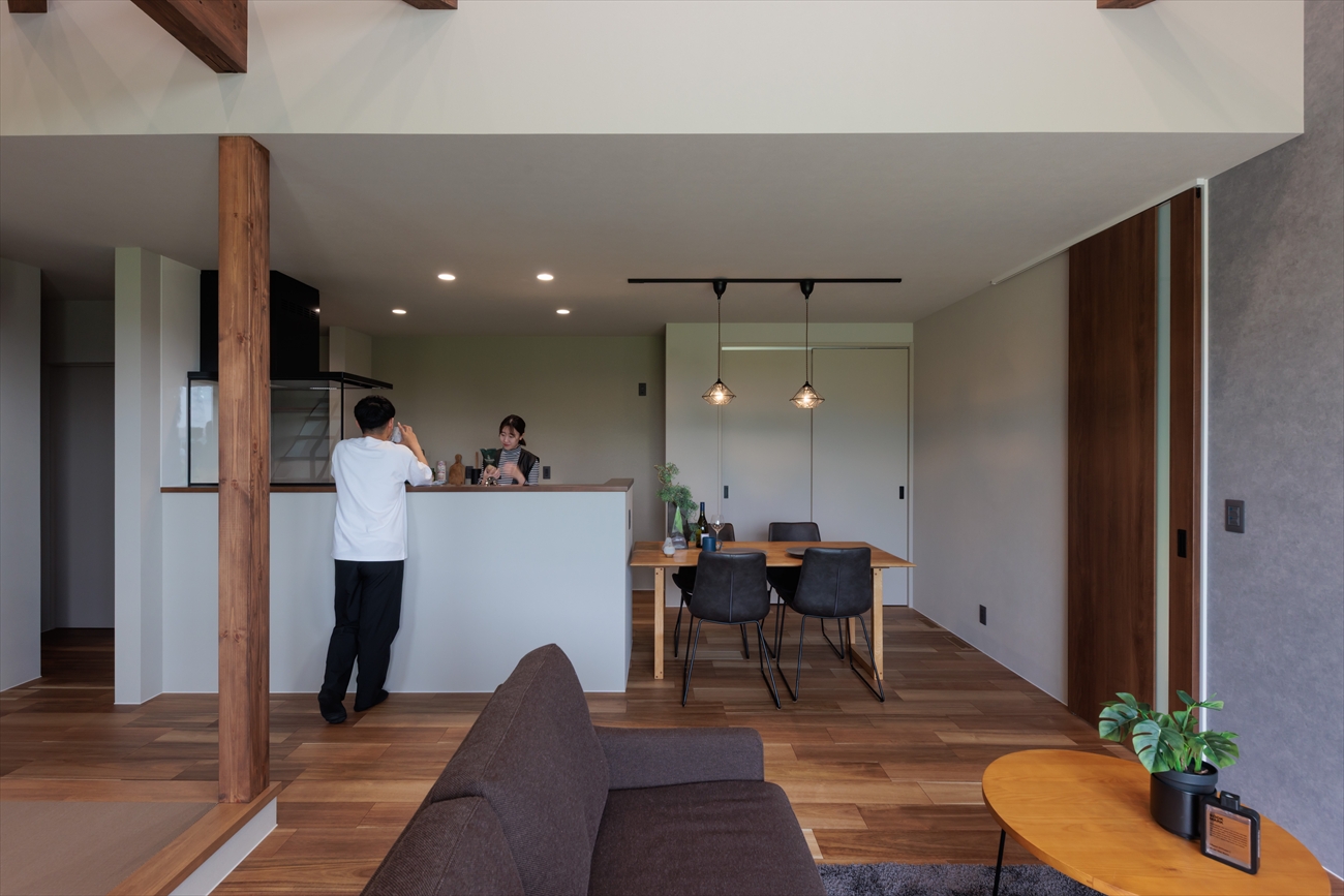 1.5階建て×ヴィンテージ 小上がりと回遊動線で、家族がつながる家｜福井県福井市注文住宅