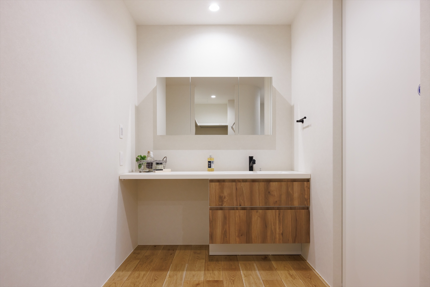 家族が自然と集まる、もうひとつのリビング“テラス”のある1.5階建て｜福井県越前市注文住宅