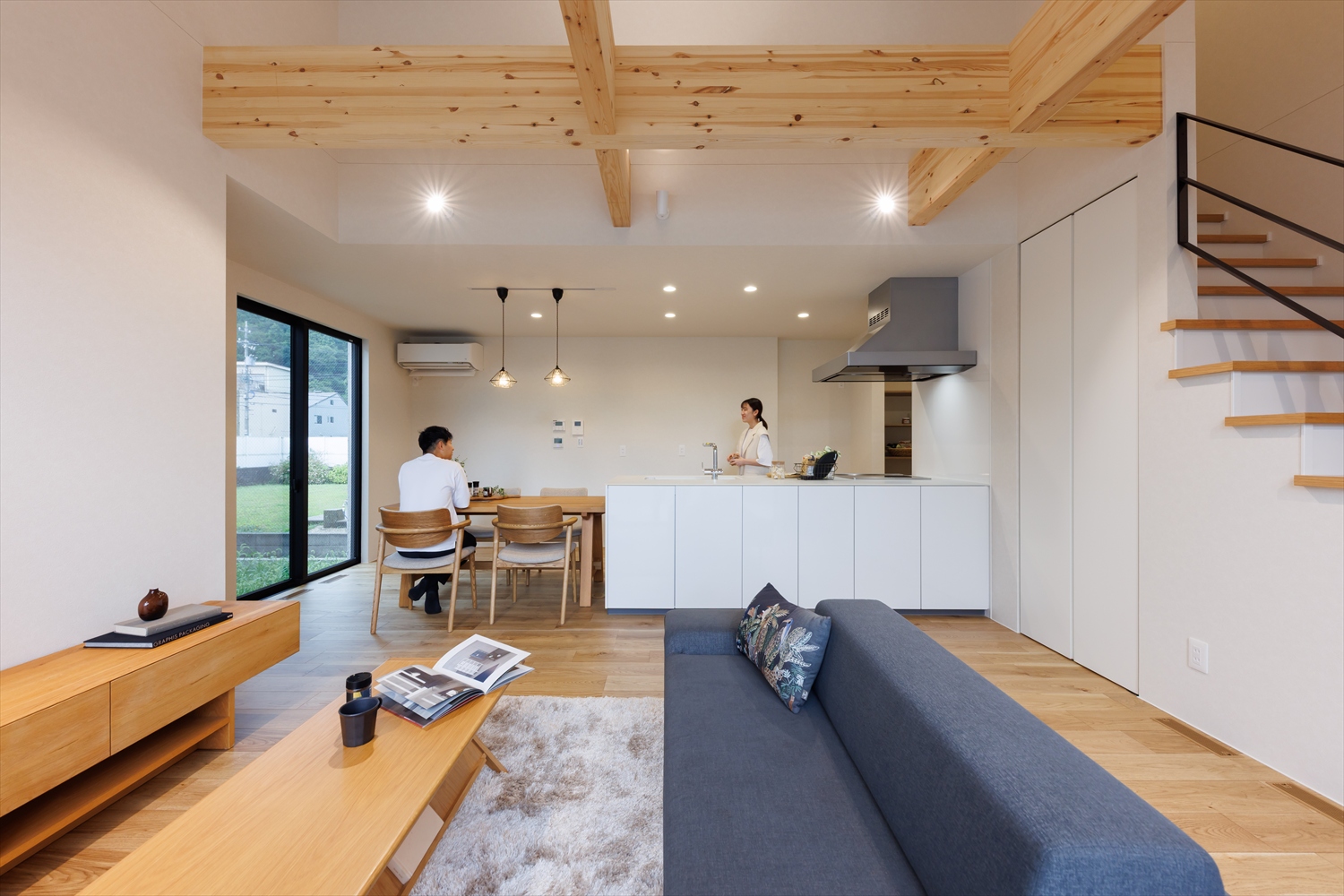 家族が自然と集まる、もうひとつのリビング“テラス”のある1.5階建て｜福井県越前市注文住宅