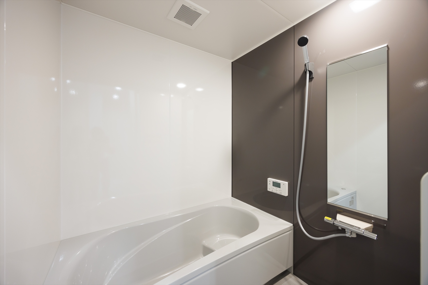 奥行きをデザインする。細長い土地に叶えた上質空間｜福井県あわら市注文住宅