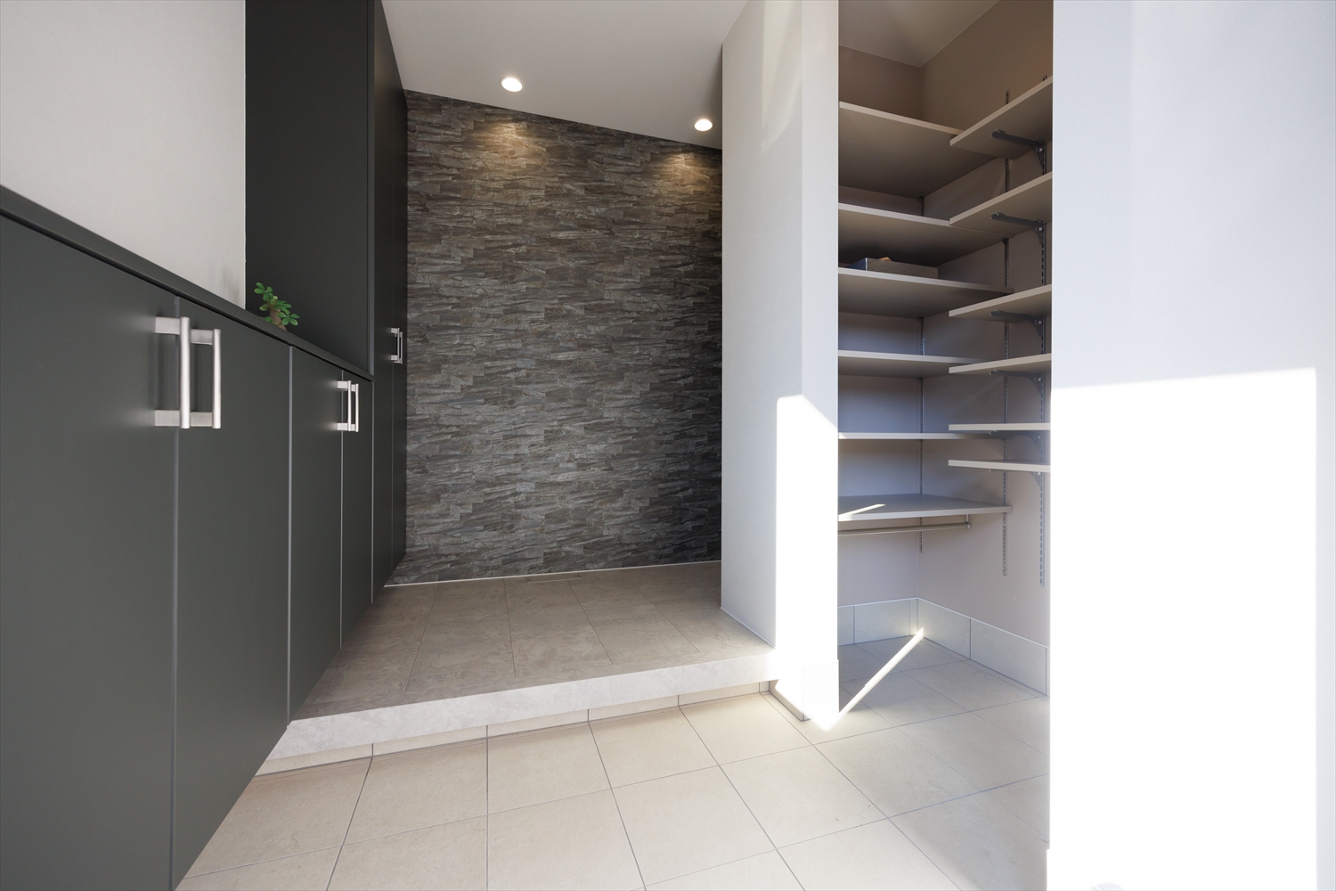 奥行きをデザインする。細長い土地に叶えた上質空間｜福井県あわら市注文住宅