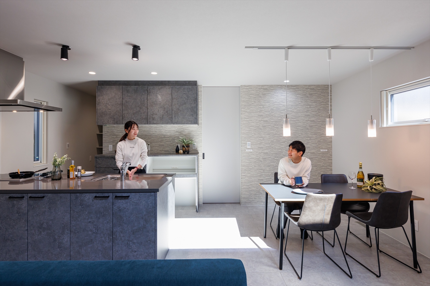 奥行きをデザインする。細長い土地に叶えた上質空間｜福井県あわら市注文住宅