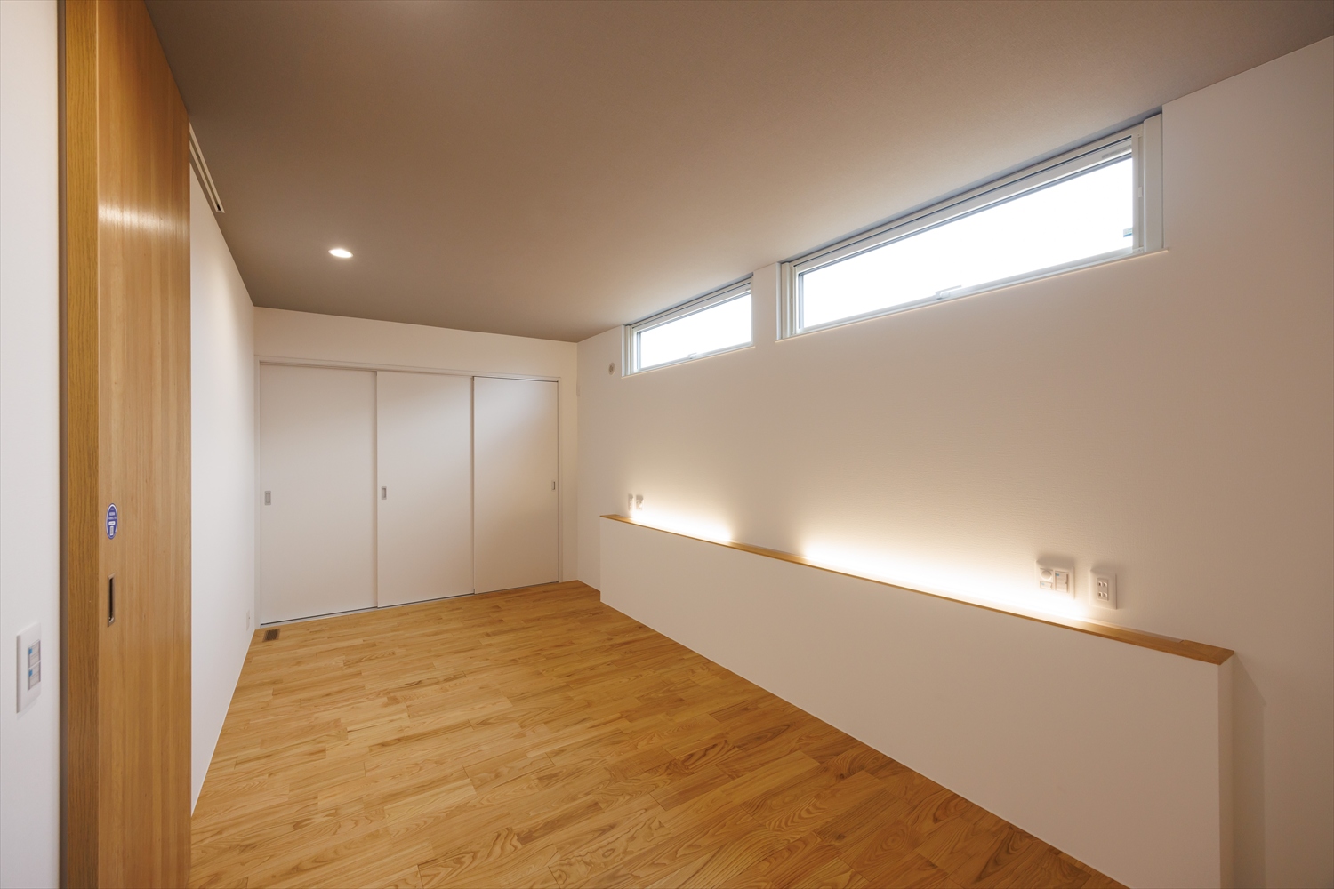 勾配天井と大窓で、開放感たっぷりの平屋の住まい｜福井県福井市注文住宅