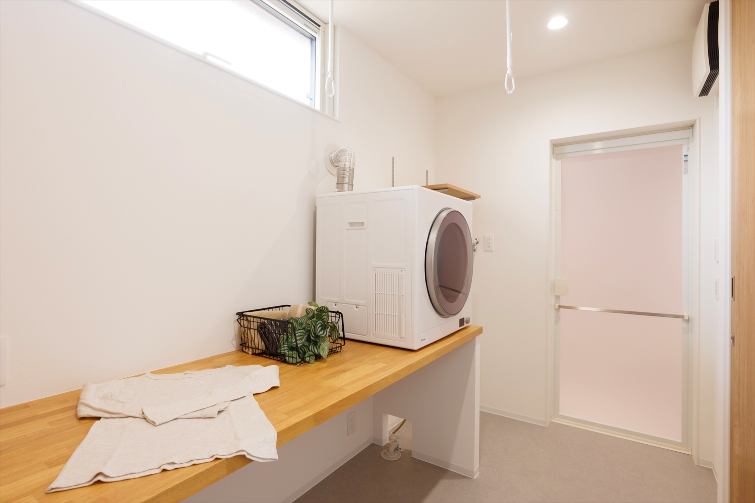 勾配天井と大窓で、開放感たっぷりの平屋の住まい｜福井県福井市注文住宅