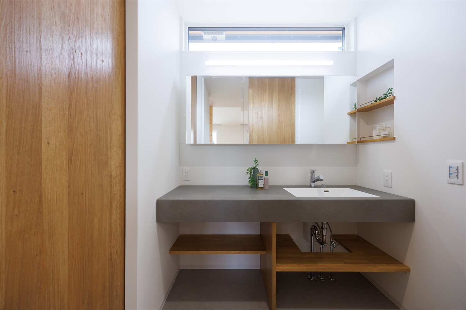 勾配天井と大窓で、開放感たっぷりの平屋の住まい｜福井県福井市注文住宅