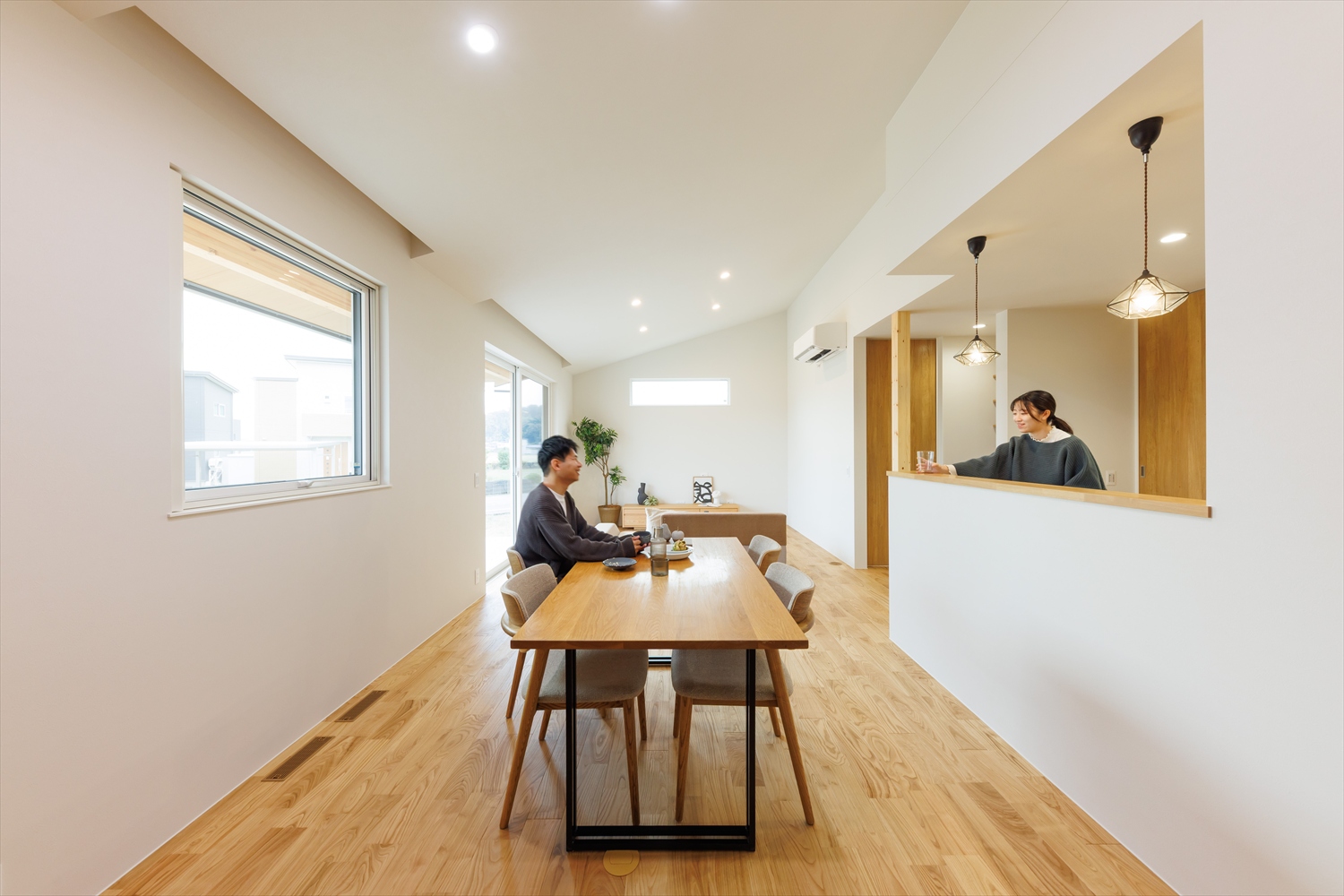 勾配天井と大窓で、開放感たっぷりの平屋の住まい｜福井県福井市注文住宅