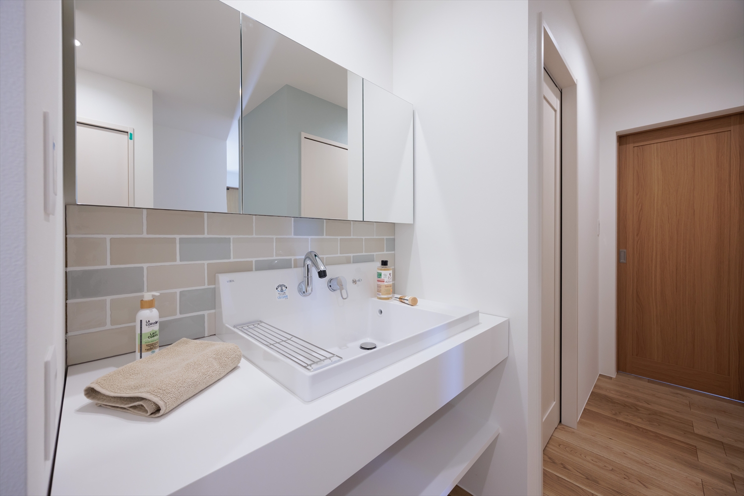 家族が集まる“陽だまりの小上がり”がある住まい｜福井県坂井市注文住宅