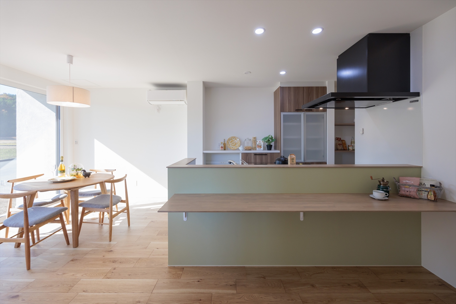 家族が集まる“陽だまりの小上がり”がある住まい｜福井県坂井市注文住宅