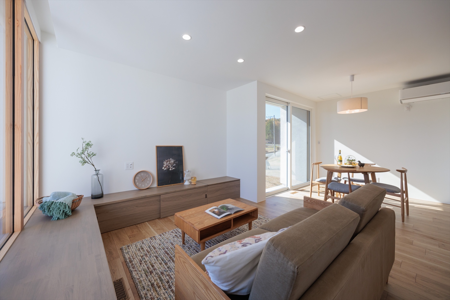 家族が集まる“陽だまりの小上がり”がある住まい｜福井県坂井市注文住宅