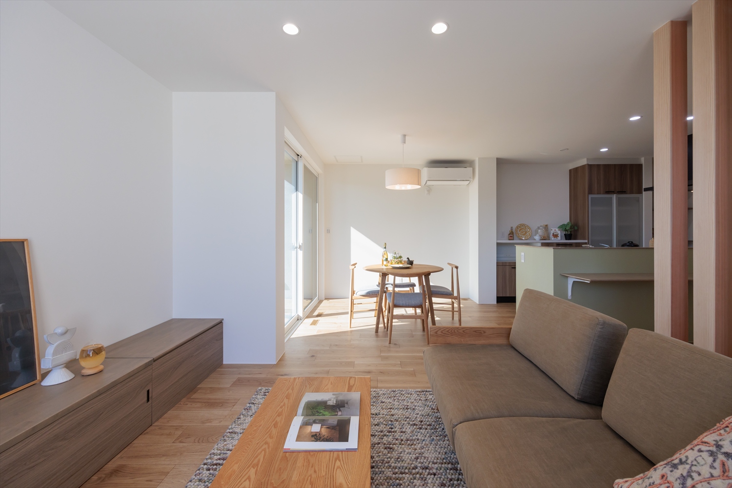 家族が集まる“陽だまりの小上がり”がある住まい｜福井県坂井市注文住宅