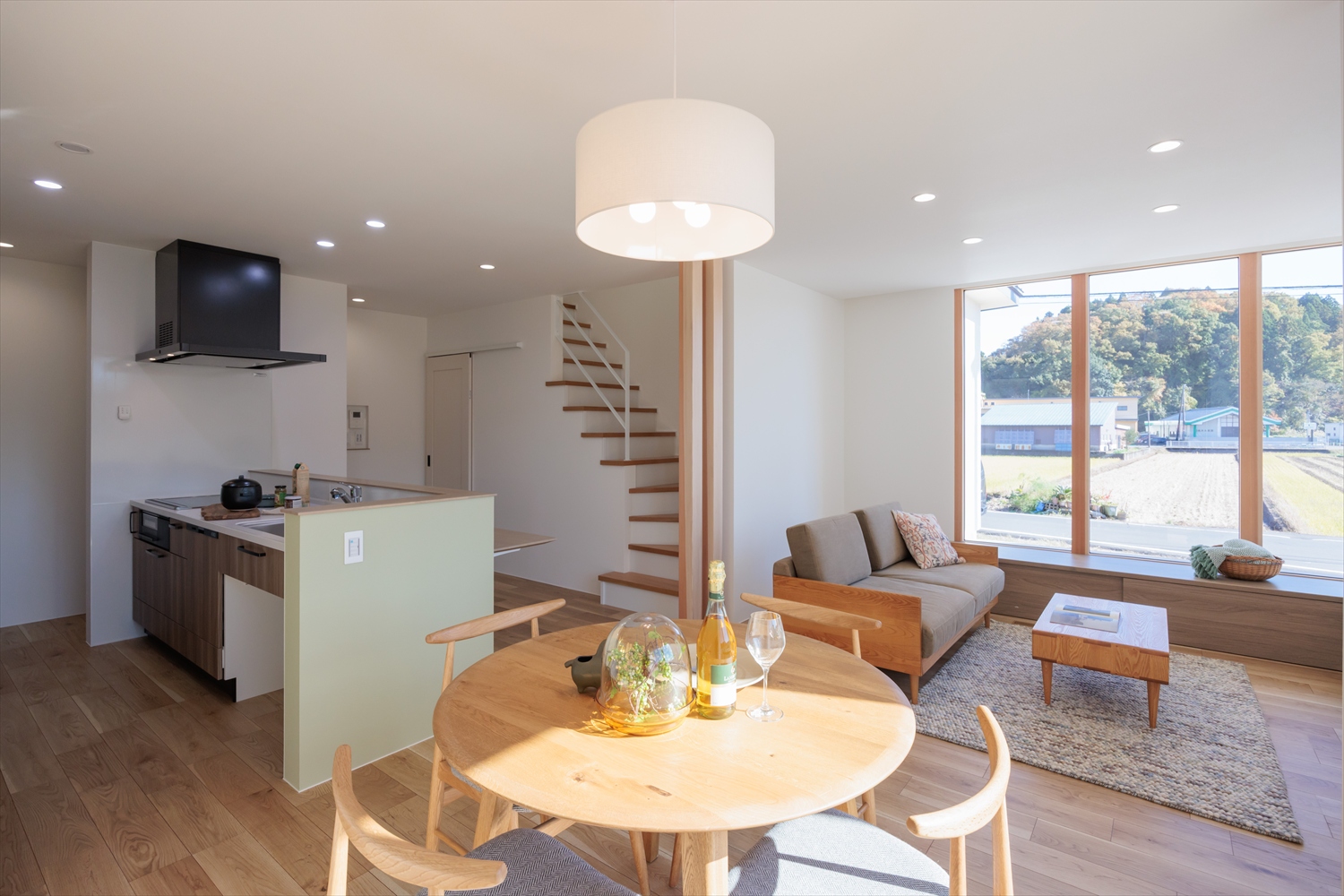 家族が集まる“陽だまりの小上がり”がある住まい｜福井県坂井市注文住宅