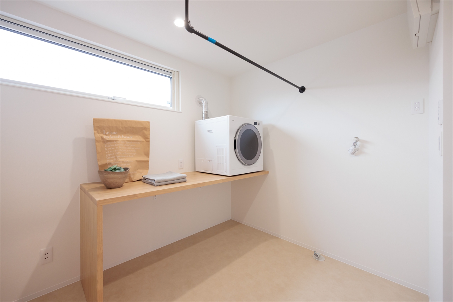 平屋ガレージハウス　プライバシーと開放感を両立する間取り設計｜福井県鯖江市注文住宅