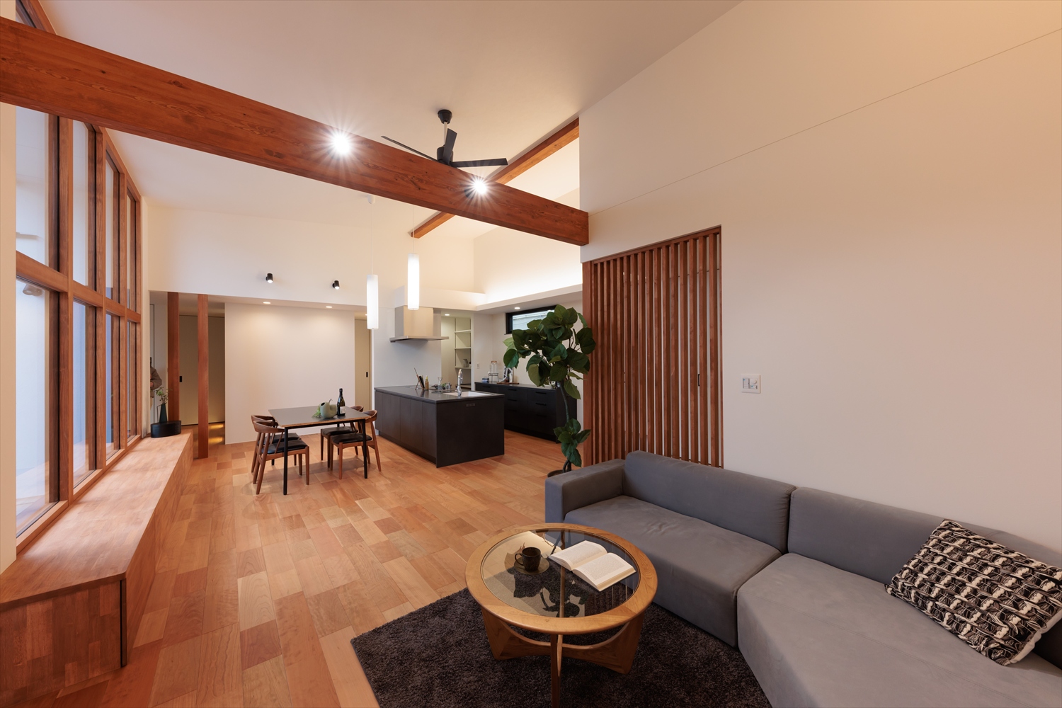 平屋ガレージハウス　プライバシーと開放感を両立する間取り設計｜福井県鯖江市注文住宅