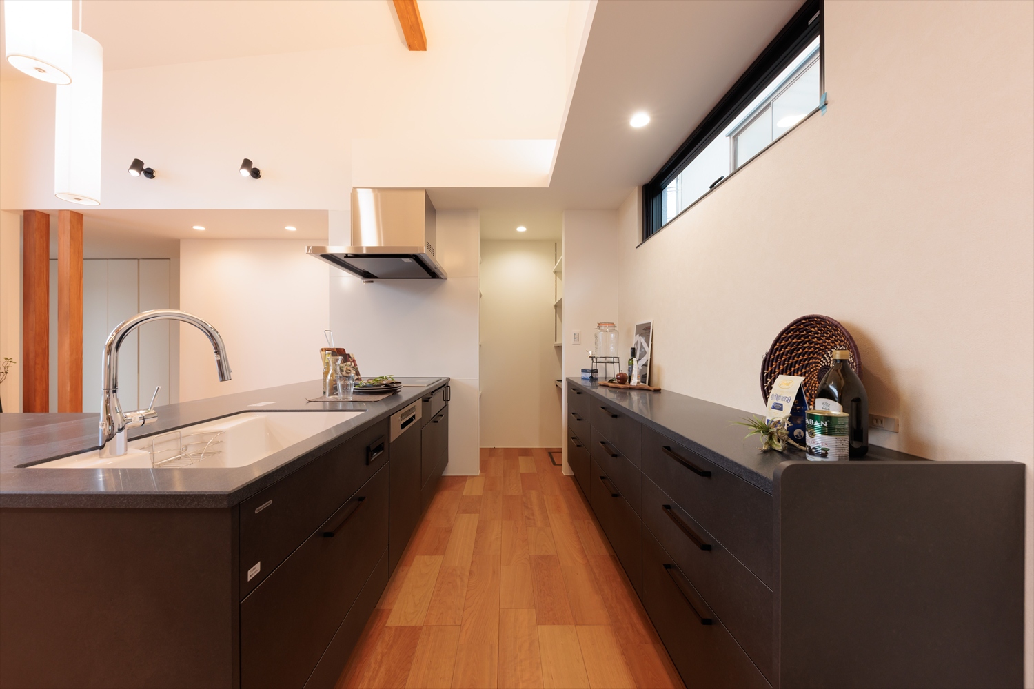 平屋ガレージハウス　プライバシーと開放感を両立する間取り設計｜福井県鯖江市注文住宅