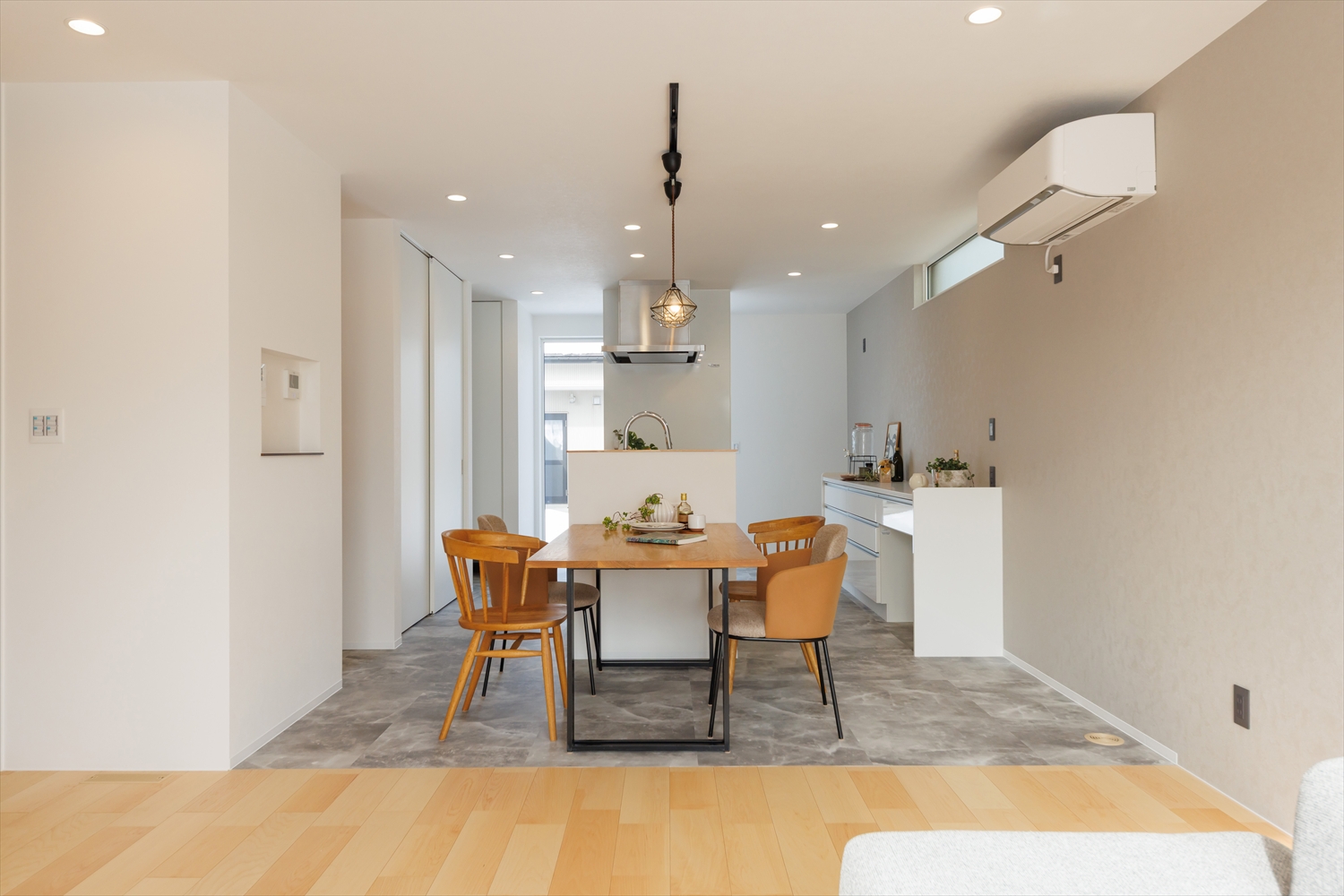 子育て世代が考えた、一歩入れば「あたたかさと安心」が違う家｜福井県福井市注文住宅