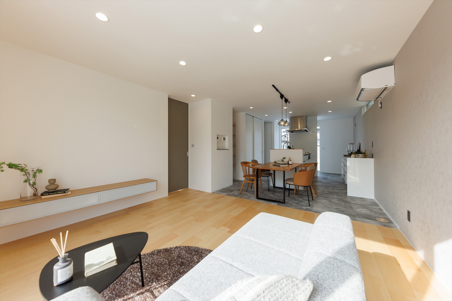 子育て世代が考えた、一歩入れば「あたたかさと安心」が違う家｜福井県福井市注文住宅