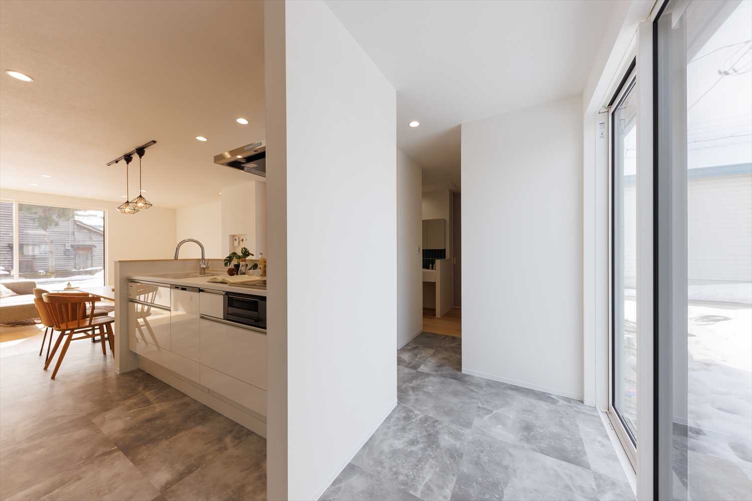 子育て世代が考えた、一歩入れば「あたたかさと安心」が違う家｜福井県福井市注文住宅