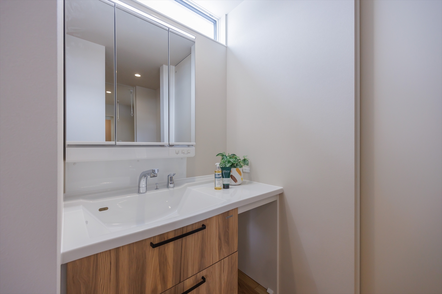 コンパクトでも、伸びやか。光と余白のジャパンディハウス。｜福井県越前市注文住宅