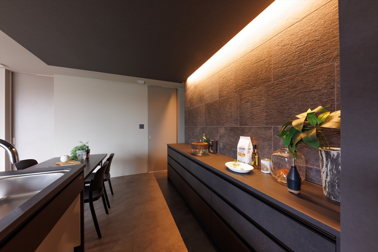 凛と、美しく。ホテルライクな平屋｜福井県福井市注文住宅