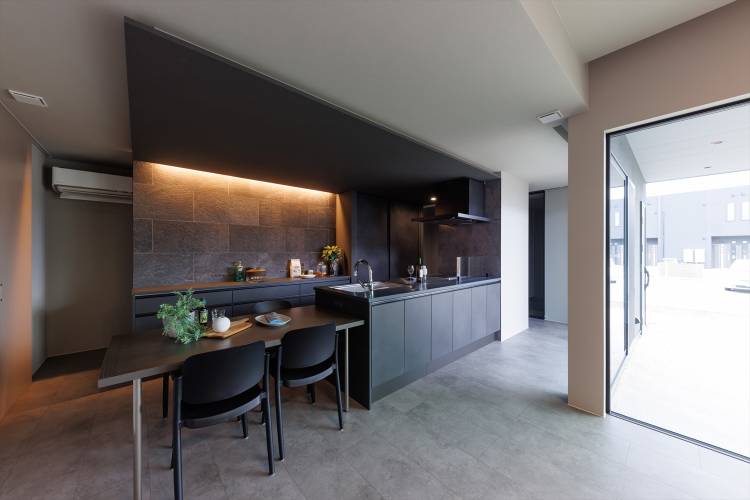 凛と、美しく。ホテルライクな平屋｜福井県福井市注文住宅