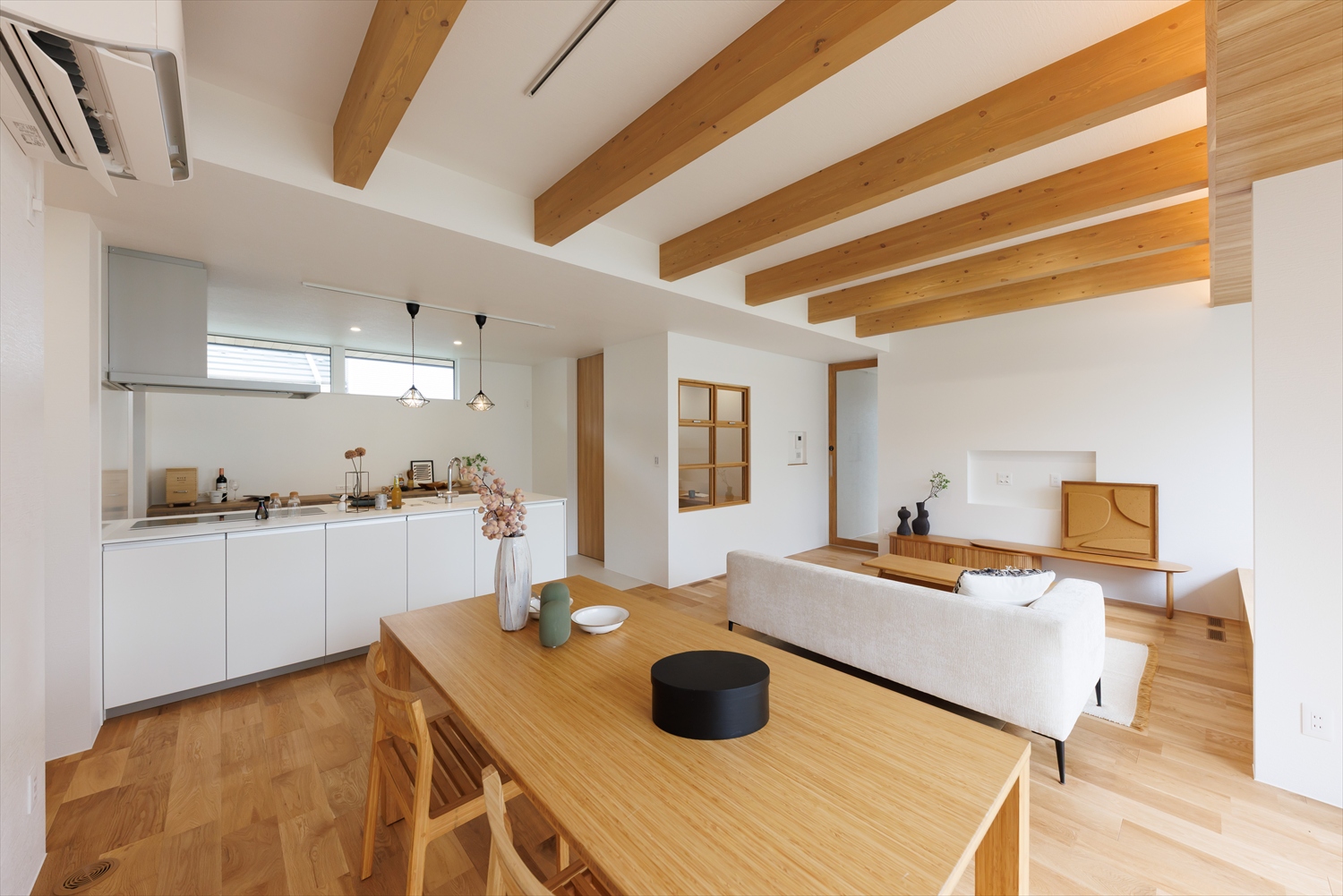 心地いい居場所を散りばめた、ジャパンディな平屋｜石川県野々市市注文住宅