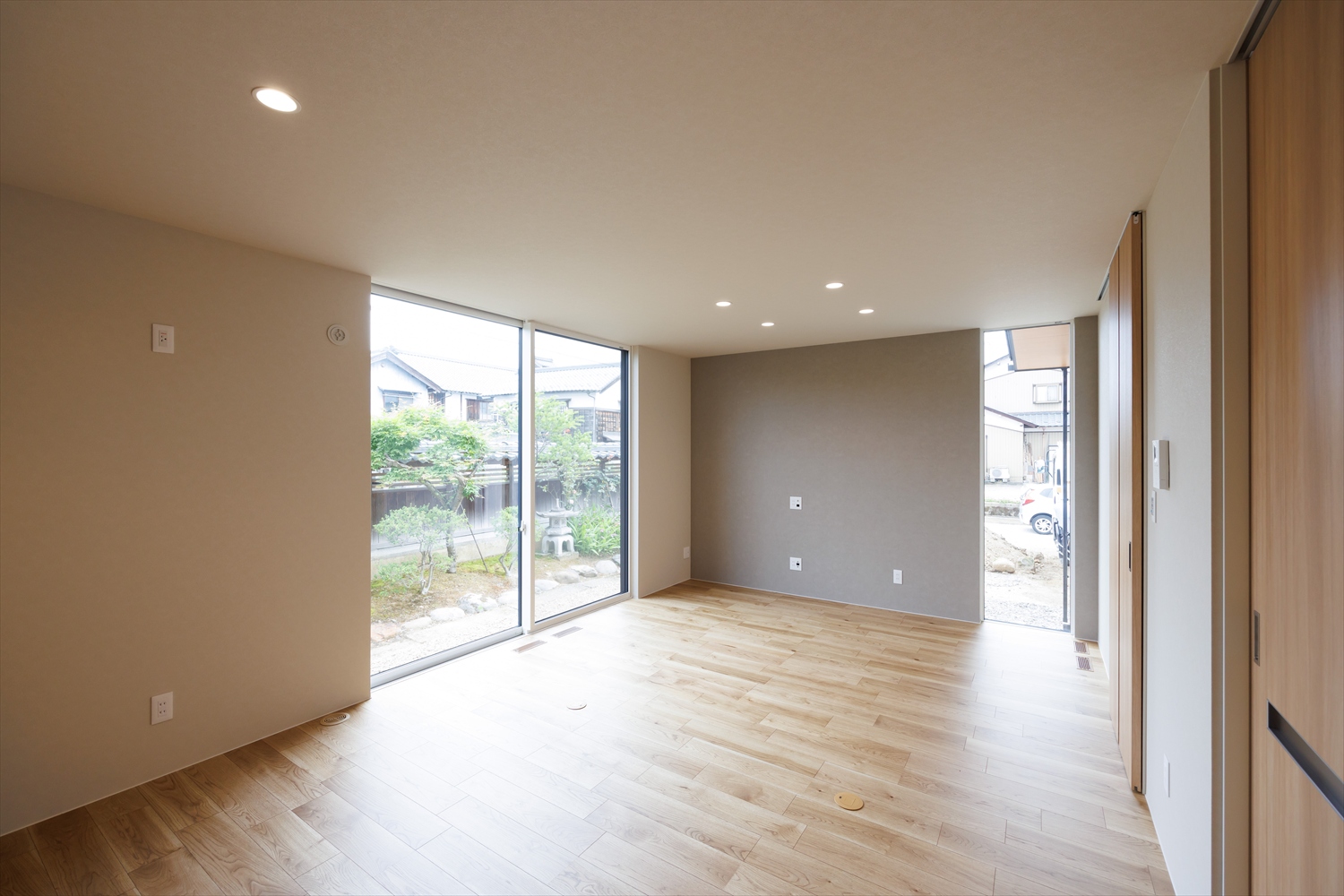 ほどよい距離でつながる、二世帯の和モダン住宅｜石川県金沢市注文住宅